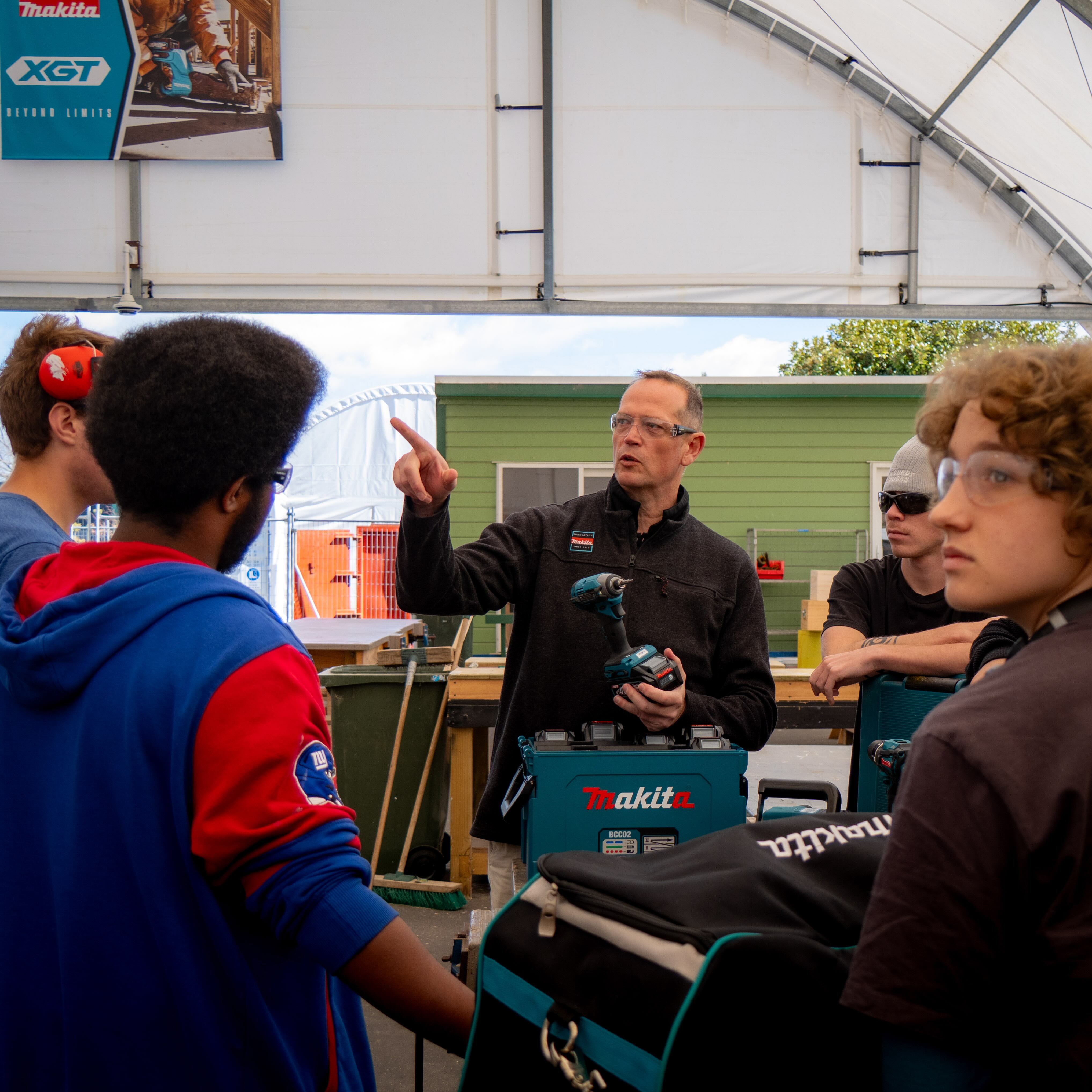 Maikta rep Niel talks to Wintec students